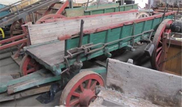 Boerenwagen met sponnenzijbord, Karrenmuseum Essen